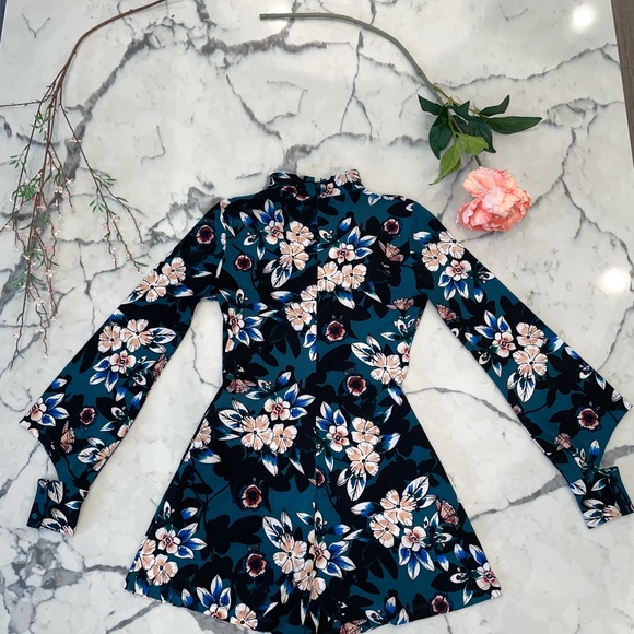 Guess Floral Romper - Picture 5 of 7